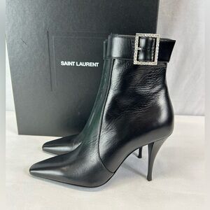 Saint Laurent

Tom 90 Crystal-Buckle Leather Ankle Boots
